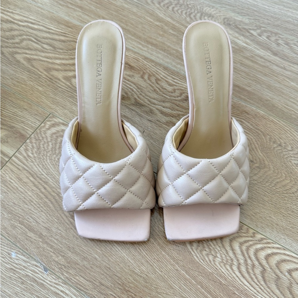 Bottega Venetta size 6 1/2 6.5 cream beige, slides, heels, comfy shoes